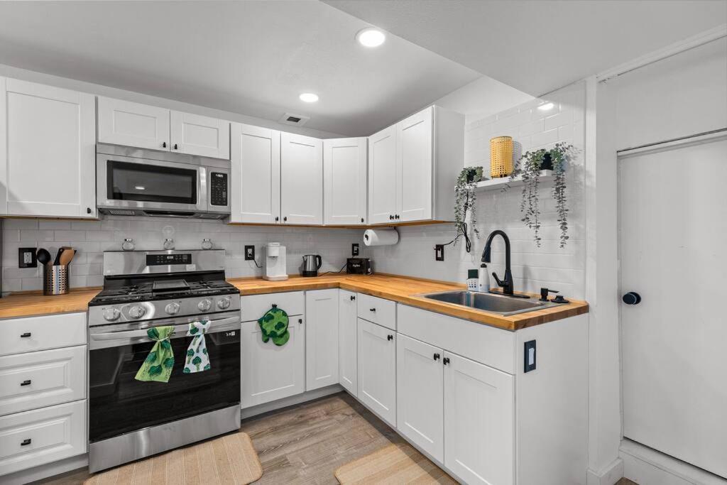 Pacific Nw Gem W/Hot-Tub 15 Minutes Airport. Apartment Auburn Exterior foto