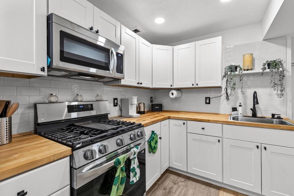Pacific Nw Gem W/Hot-Tub 15 Minutes Airport. Apartment Auburn Exterior foto
